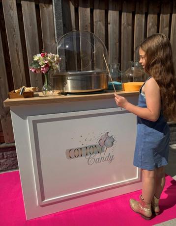 Suikerspinmachine met tafel TE HUUR beschikbaar voor biedingen