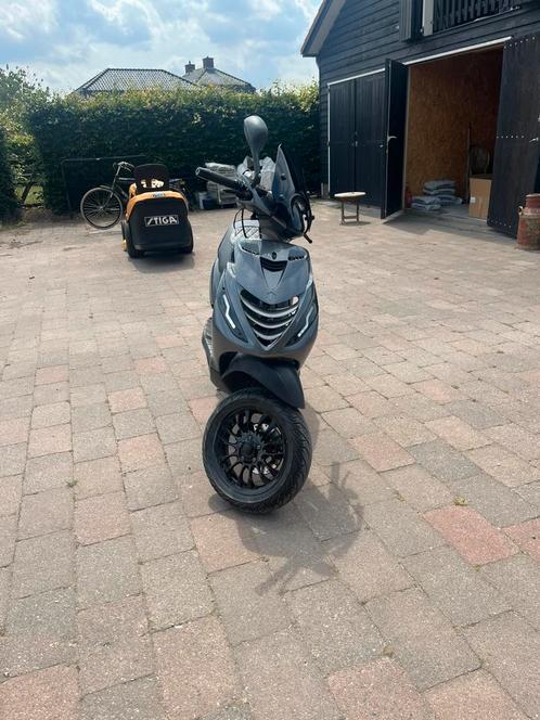 Piaggio zip full option, Fietsen en Brommers, Scooters | Piaggio, Zo goed als nieuw, Zip, Ophalen of Verzenden