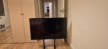 Sony tv 40 inch met standaard  beschikbaar voor biedingen
