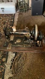 Antieke naaimachine, Antiek en Kunst, Antiek | Naaimachines, Ophalen of Verzenden