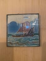 Cloisonne tegel Westraven Utrecht - zeilboot, Antiek en Kunst, Antiek | Wandborden en Tegels, Ophalen of Verzenden