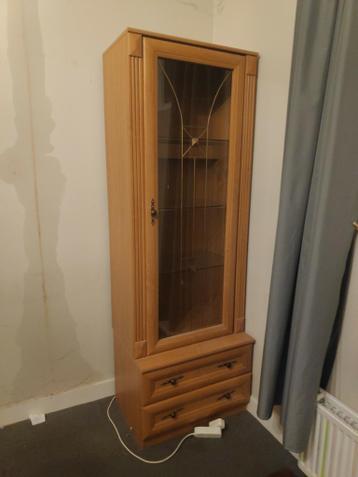 Vitrine kast gratis ophalen glazen planken
