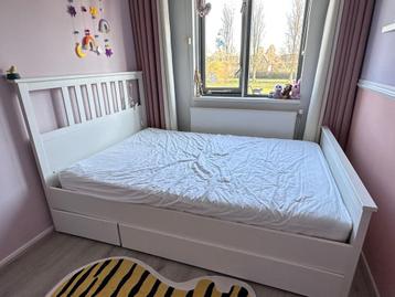 Twijfelaar bed 140 x 200 met lades en matras