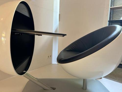 Globus - Artifort - Egon Eiermann in 1952, Huis en Inrichting, Stoelen, Zo goed als nieuw, Eén, Hout, Leer, Metaal, Wit, Ophalen