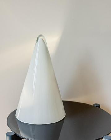 Murano-Style Glass Cone Sculpture – Opaline White   beschikbaar voor biedingen