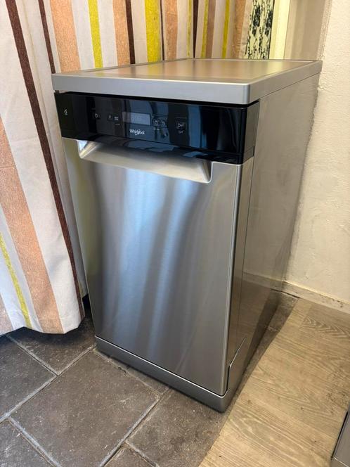 Whirlpool: Smalle RVS Vaatwasser, Werkt Goed! Beganegrond, Witgoed en Apparatuur, Vaatwasmachines, Zo goed als nieuw, Vrijstaand