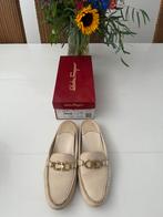 Salvatore Ferragamo creme kleurige leren instapschoenen 39, Ophalen of Verzenden, Zo goed als nieuw, Pantoffels of Sloffen, Salvatore Ferragamo