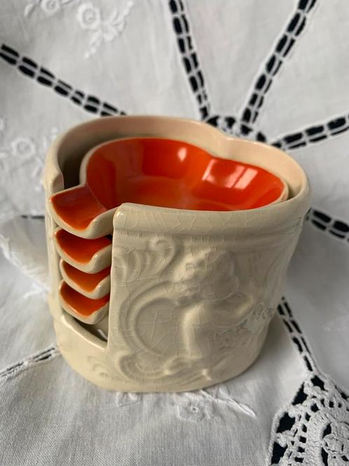 Vintage plateel set hartjes engeltjes bakjes in houder️, Antiek en Kunst, Antiek | Keramiek en Aardewerk, Verzenden