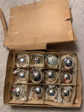 Vintage oude jr ‘60 kerstballen zilver bewerkt 12st. Ex verz beschikbaar voor biedingen