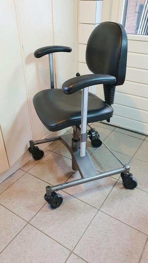 Trippelstoel mech. gasveer1x  Doge trippel stoel werkstoel, Diversen, Verpleegmiddelen, Gebruikt, Ophalen