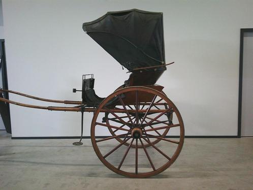 Antieke tweewieler met leren kap. Wielmaat 135 cm, Dieren en Toebehoren, Rijtuigen en Koetsen, Gebruikt, Marathonwagen, Paard