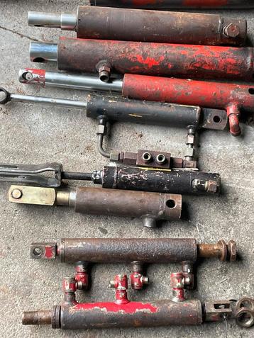 Partij hydrauliek cilinders  beschikbaar voor biedingen