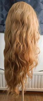 Prachtige goudblonde zijdezachte  Lace-wig 26 inch., Sieraden, Tassen en Uiterlijk, Uiterlijk | Haarverzorging, Ophalen of Verzenden