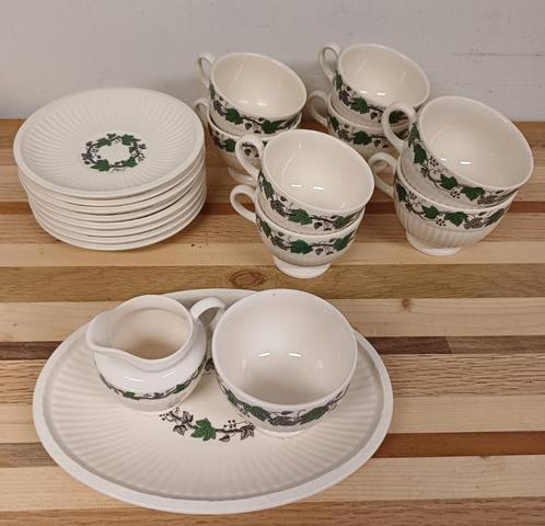 19 delig Wedgwood 'Stratfort' Serviesset, Huis en Inrichting, Keuken | Servies, Zo goed als nieuw, Kop(pen) en/of Schotel(s), Wedgwood