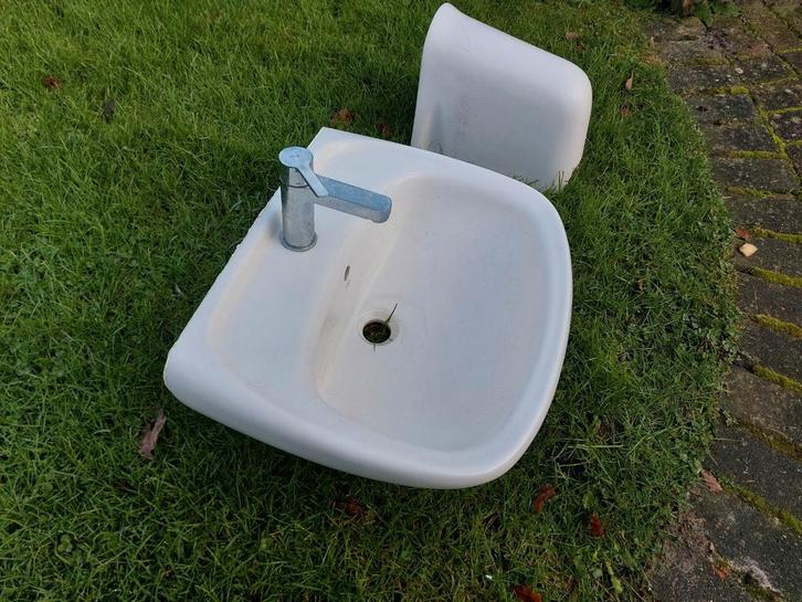 Wastafel met kraan - Gebruikt, Doe-het-zelf en Verbouw, Sanitair, Gebruikt, Wastafel, Chroom, Ophalen