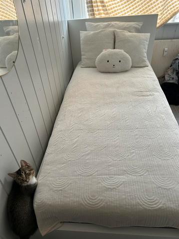 IKEA Malm bed met NIEUWE lattenbodem!! beschikbaar voor biedingen