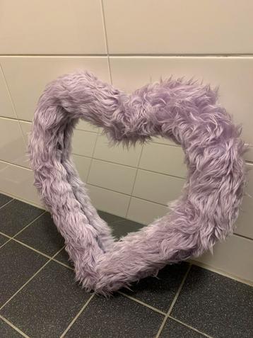 Spiegel in hartjesvorm beschikbaar voor biedingen