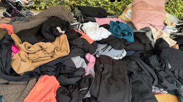 Rommelmarkt Dameskleding en Meer beschikbaar voor biedingen