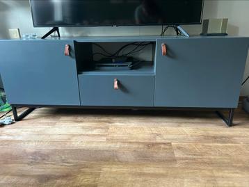 Mooie grijze tv meubel beschikbaar voor biedingen