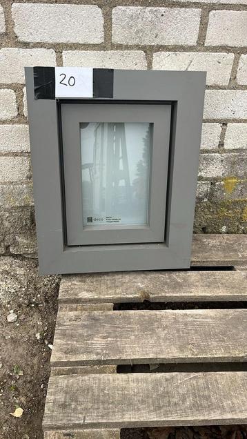 (20) Nieuw draai raam voor bijv. toilet incl glas beschikbaar voor biedingen