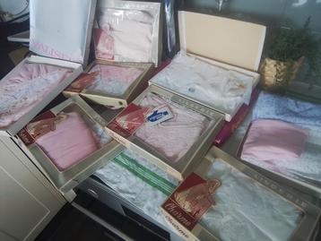 Vintage onderkleding dames, ruim 55 stuks in doosjes beschikbaar voor biedingen