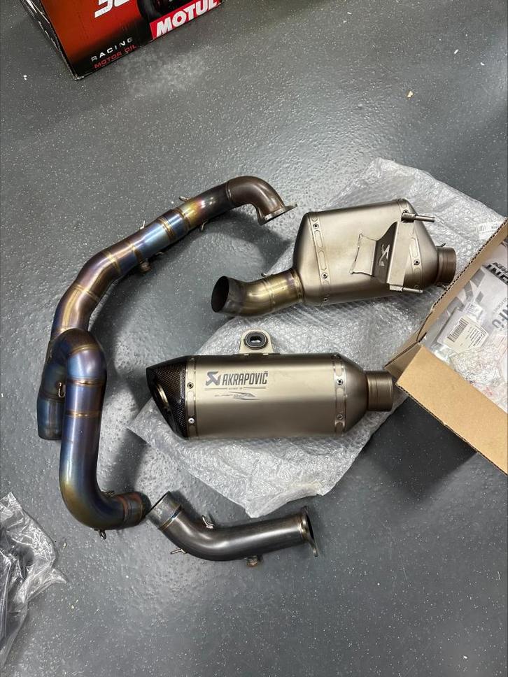 Compleet Akrapovic KTM Superduke 1290 uitlaat systeem, Motoren, Onderdelen | Merk-onafhankelijk, Nieuw, Ophalen of Verzenden