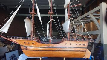 Groot hout zeilschipmodel beschikbaar voor biedingen