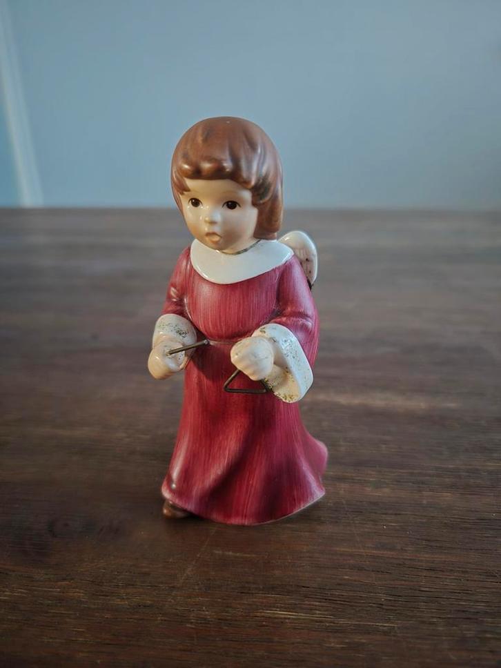 Goebel Engel met Triangel - M.I. Hummel Beeldje, Verzamelen, Beelden en Beeldjes, Gebruikt, Hummel, Ophalen of Verzenden