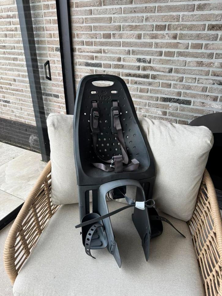 Thule Yepp maxi achterzitje zwart, Fietsen en Brommers, Fietsaccessoires | Fietsstoeltjes, Zo goed als nieuw, Ophalen