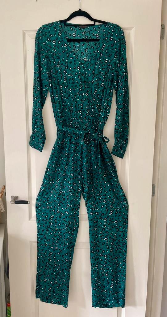 Inspired by Veritas donkergroene jumpsuit met luipaard print, Kleding | Dames, Jumpsuits, Zo goed als nieuw, Maat 36 (S), Groen