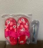 Nieuwe pantoffels met 4-in-1 pedicure borstel, Kleding | Dames, Nieuw, Ophalen of Verzenden, Roze, Pantoffels of Sloffen