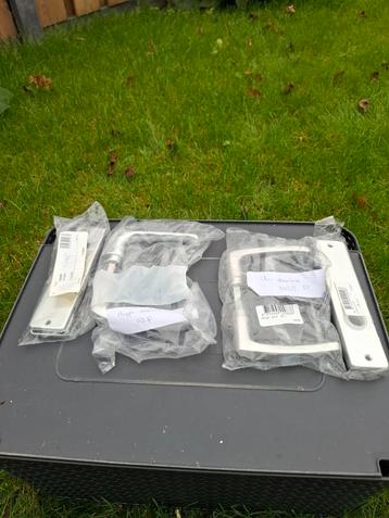 2x Binnendeurkruk Ami & Hoppe Chroom met schild beschikbaar voor biedingen