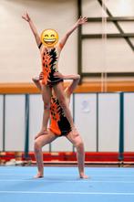 Acro pakjes fluororanje zwart veel steentjes, Sport en Fitness, Turnen, Oranje, Ophalen of Verzenden, Zo goed als nieuw, Turnpak(je)