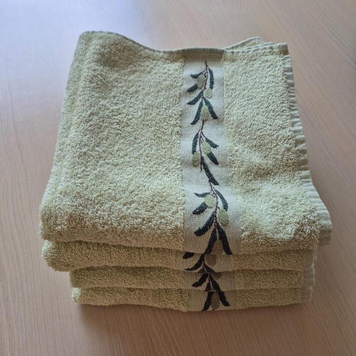 Mooie handdoeken met ingeweven rand met olijfmotief (nieuw), Huis en Inrichting, Badkamer | Badtextiel en Accessoires, Nieuw, Handdoek