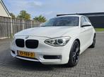 Bmw 1-serie 116i Urban Edition Schuifdak|Leder|Xenon, Gebruikt, 4 cilinders, Leder en Stof, Wit