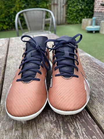 Voetbal schoenen NIKE maag 38,5 beschikbaar voor biedingen