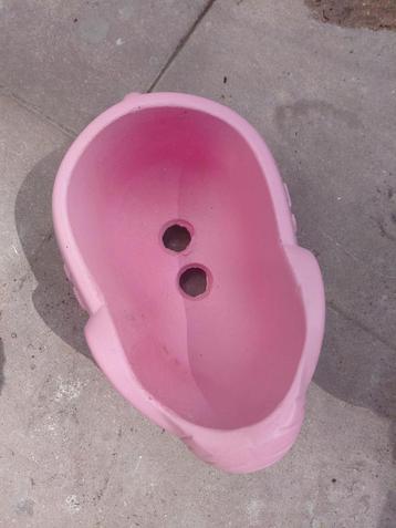 Roze olifant-bloempot van beton beschikbaar voor biedingen