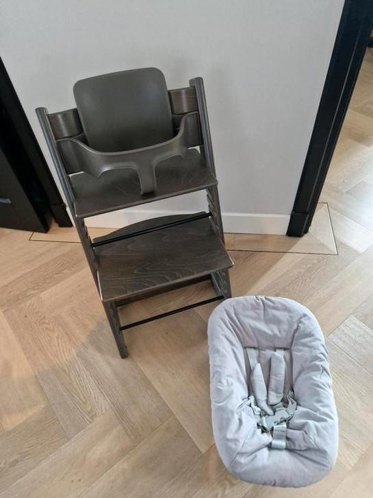 Hazy grey stokke tripp trapp + babyset en newborn, Kinderen en Baby's, Kinderstoelen, Gebruikt, Meegroeistoel, Aanschuifbaar, Gordel(s)