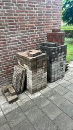 Gratis koppelstenen tegels en opsluitband, Tuin en Terras, Tegels en Klinkers, Ophalen, Gebruikt, Klinkers, 10 m² of meer