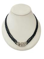 Antiek 3 rijig zwart collier met zilveren sierslot. L 46 cm, Verzenden, Zilver, Ketting