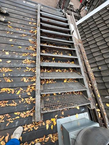 Stalen trap beschikbaar voor biedingen