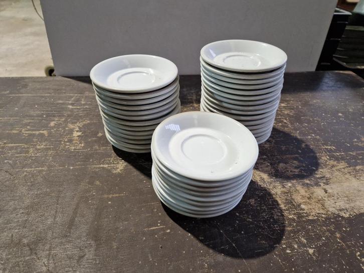 38 st schotels Mosa met opstaande rand 14cm, Huis en Inrichting, Keuken | Servies, Gebruikt, Kop(pen) en/of Schotel(s), Overige stijlen