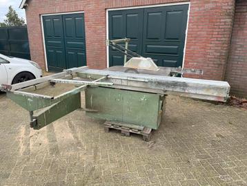 Formaatzaag met voorritser  linzaagmachine en kettingfrees beschikbaar voor biedingen