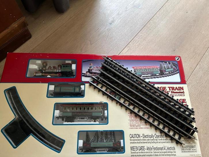 Kerstdorp en trein van merk Lemax en intratuin, Diversen, Kerst, Zo goed als nieuw, Ophalen