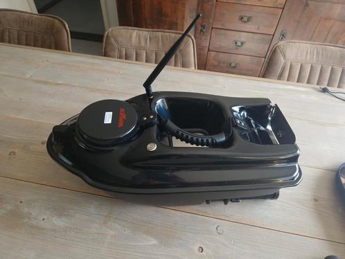 Boatman Actor Voerboot met Deeper fishfinder / dieptemeter, Watersport en Boten, Hengelsport | Karpervissen, Zo goed als nieuw