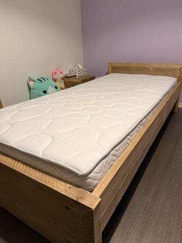 Steigerhouten Eenpersoonsbed met Matras beschikbaar voor biedingen