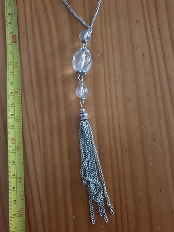 Lange zilverkleurige ketting. Wie wil?  beschikbaar voor biedingen