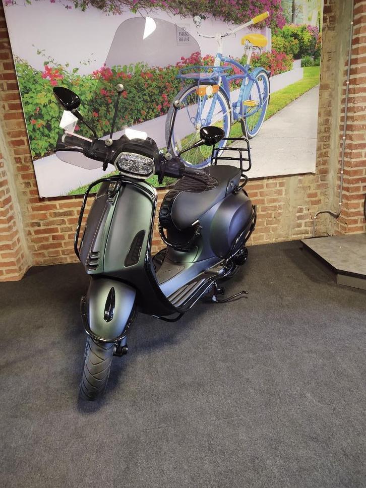 vespa sprint 50 Brom van 4399,- voor 3999,-, Fietsen en Brommers, Scooters | Vespa, Zo goed als nieuw, Vespa S, Maximaal 45 km/u