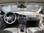 Volvo XC70 2.5T AWD Geartronic Momentum Youngtimer l Facelif, Beige, 2521 cc, Origineel Nederlands, Vierwielaandrijving
