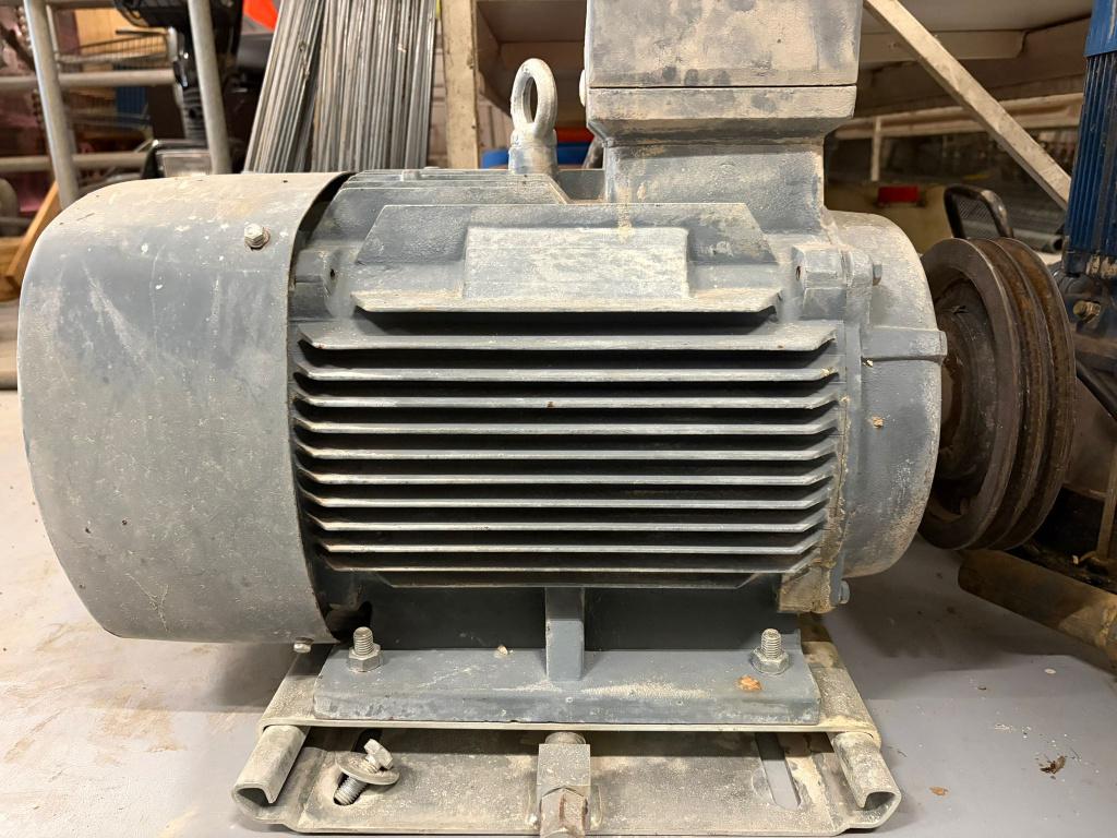 electromotor 15kw type DM1 160L4 en VLT frequentieregelaar, Ophalen, Gebruikt, Overige typen